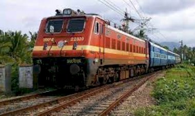 चक्रवाती तूफान के चलते भारतीय रेलवे ने रद की 95 ट्रेनें, देखें पूरी लिस्ट