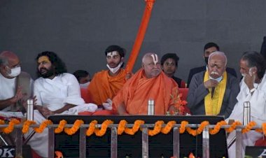 हिंदू एकता महाकुंभ में आरएसएस प्रमुख ने दिलाई शपथ, बोले-'घर वापसी' कराने के लिए सभी जुट जाएं