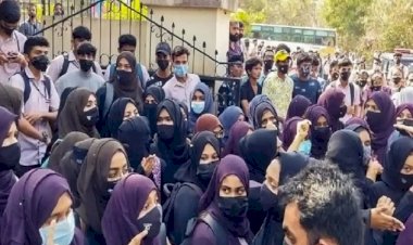 कर्नाटक हाईकोर्ट ने छात्राओं की याचिका खारिज की, कहा- हिजाब इस्लाम में जरूरी नहीं