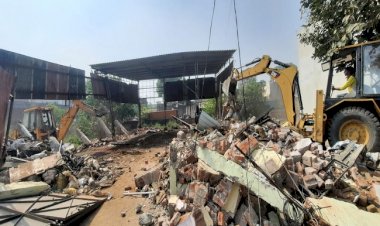 योगी सरकार 2.0 में भी चलने लगा बुलडोजर, कुख्यात बदन सिंह बद्दो से पार्क की जमीन खरीदकर बनाईं दुकानें जमींदोज