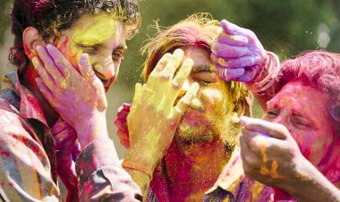 होली 2022 कब है, क्यों होलिका दहन के एक दिन बाद खेला जाएगा रंग, देखें पूजा समय