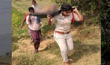 लावारिस शव को कंधे पर लादकर 3km पैदल चली महिला सब-इंस्पेक्टर, लोग कर रहे हैं सलाम