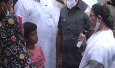 रामपुरहाट हिंसा पीड़ितों से मिलीं ममता ने किया सरकारी नौकरी का वादा, परिजनों को छह लाख मुआवजे का एलान