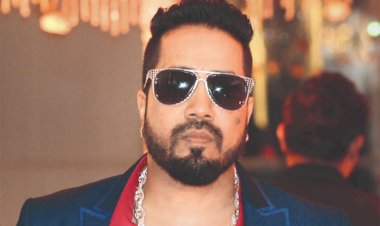 रिपोर्टर पर फूटा मीका सिंह का गुस्सा, राखी सावंत से जुड़ा सवाल पूछने पर खोया आपा !